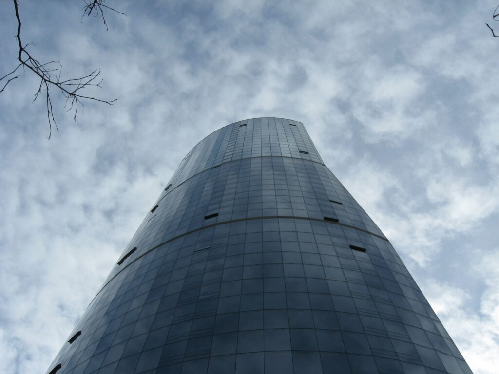 steel-curved-skyscraper-reaches-sky